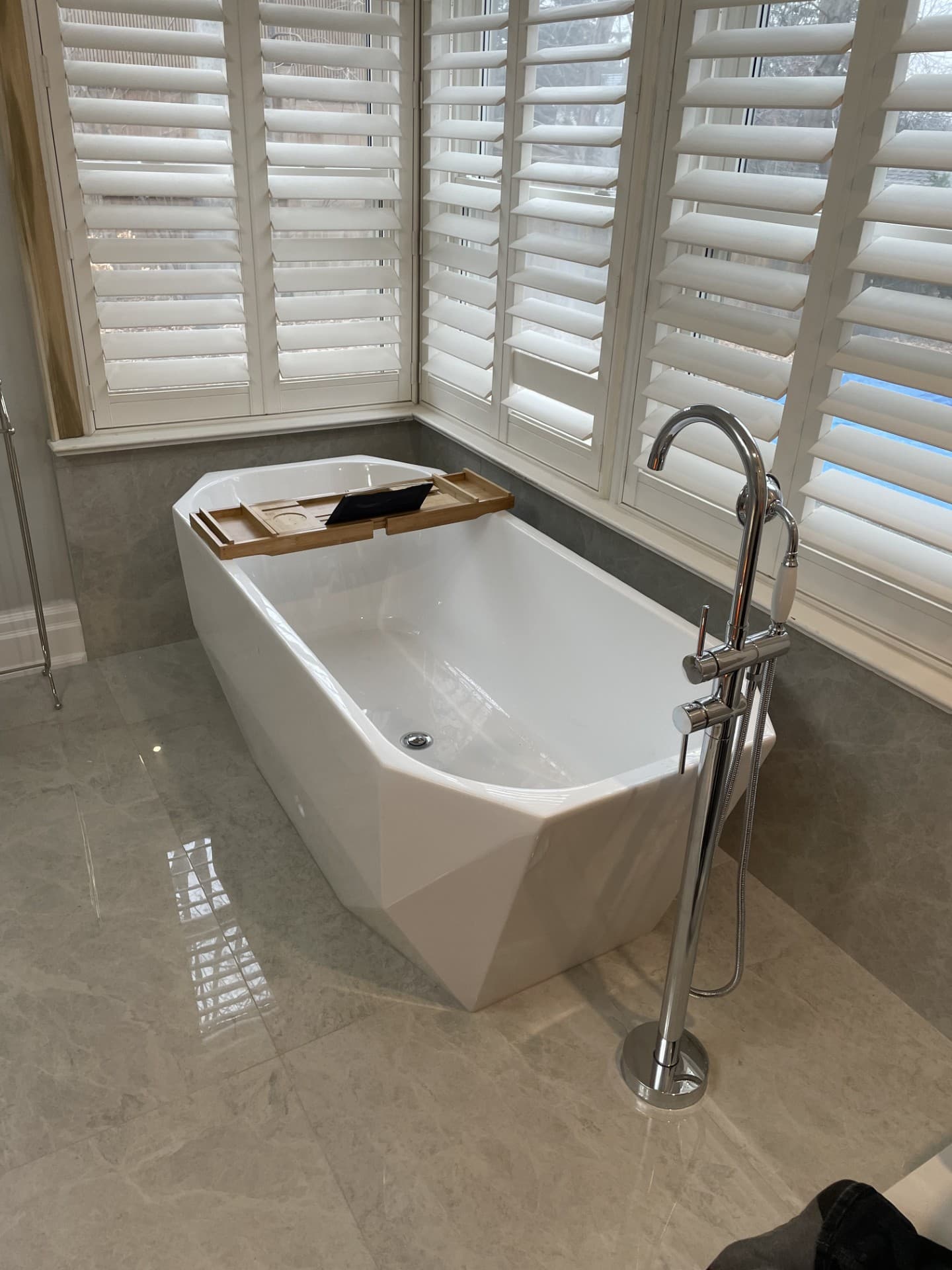 Freestanding bathtub faucet installation